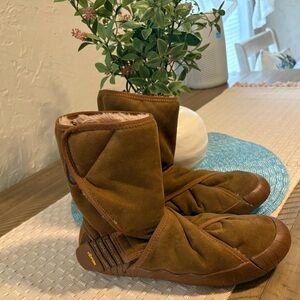 Vibram Furoshiki Cozy Shearling-Lined Boots